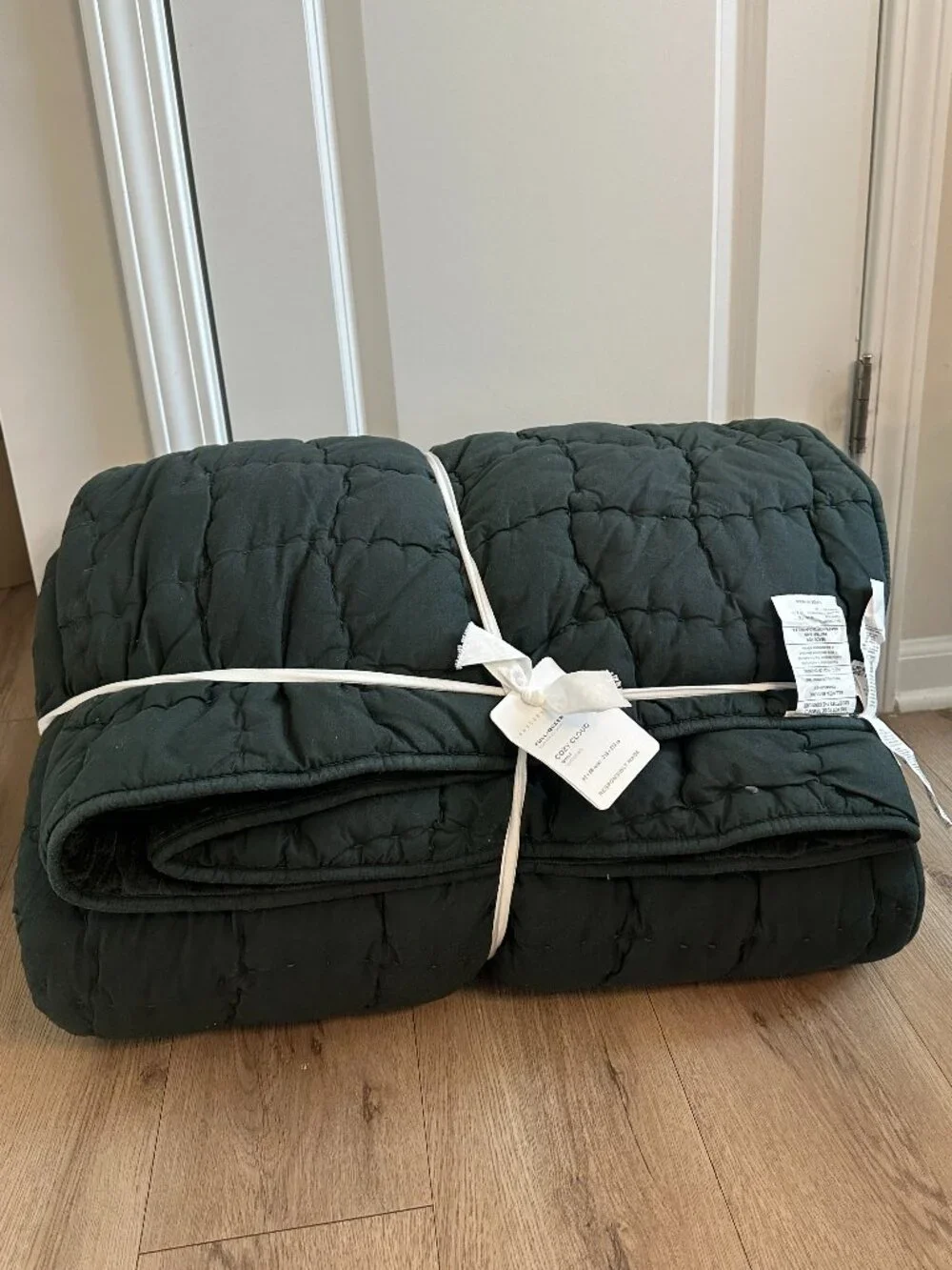 POTTERY BARN Cozy Cloud Handcrafted Quilt in Hunter Size Full/Queen NWT